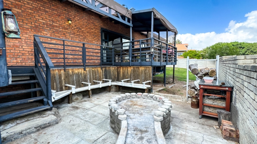 4 Bedroom Property for Sale in Fraaiuitsig Western Cape